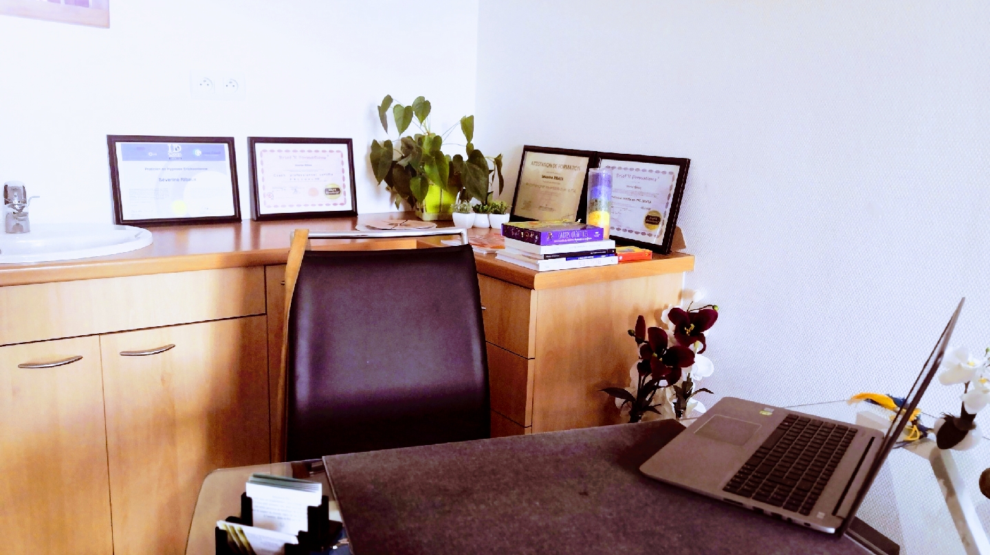 Séverine Ribaux coach certifiée Hypnose Ericksonienne - PNL- Stress management - Coaching - Saint-Julien-en-Genevois