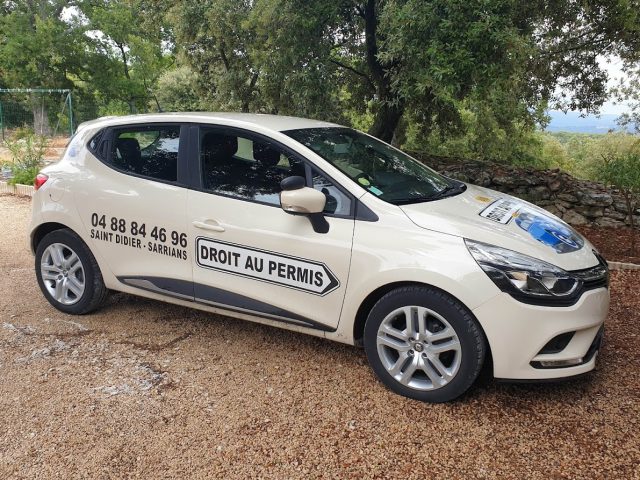 Auto-école Droit au permis - Pernes-les-Fontaines - +33 4 88 84 46 96