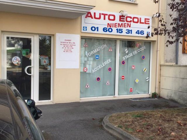 Auto-Moto Ecole Niemen SAS JOHANNA Permis B - Boite Auto- MOTO - Sainte-Geneviève-des-Bois - +33 1 60 15 31 46