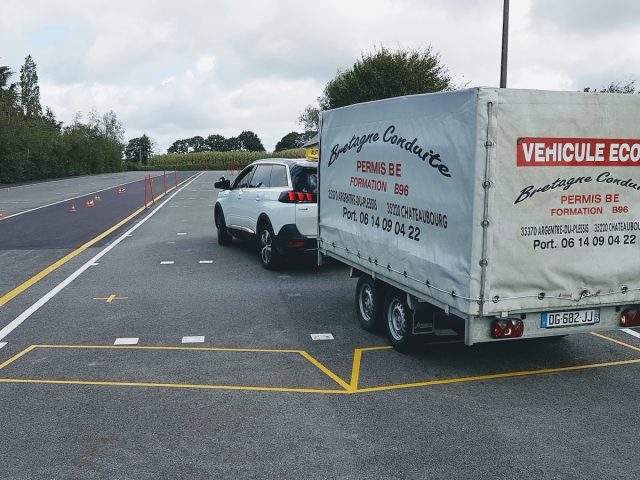 Auto-école Bretagne Conduite - Saint-Pierre-la-Cour - +33 2 43 58 40 73