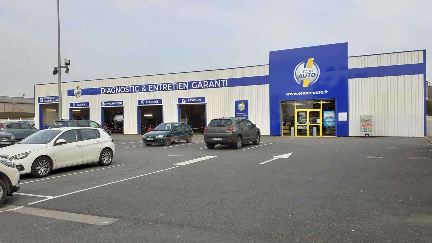 ETAPE AUTO LONGUÉ JUMELLES
