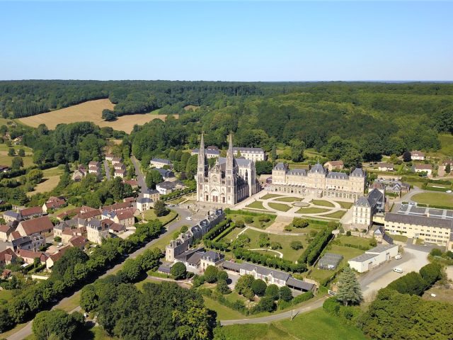 Ecole Notre Dame de Montligeon - La Chapelle-Montligeon - +33 2 33 83 83 38