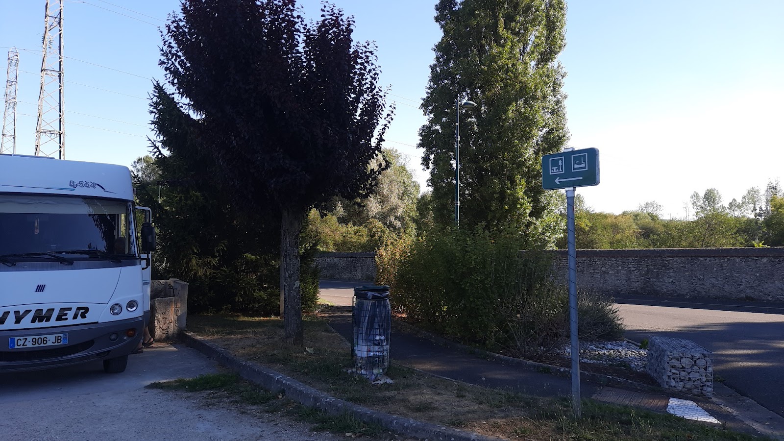 Aire de Camping Car de SAINT LUBIN EN VERGONNOIS
