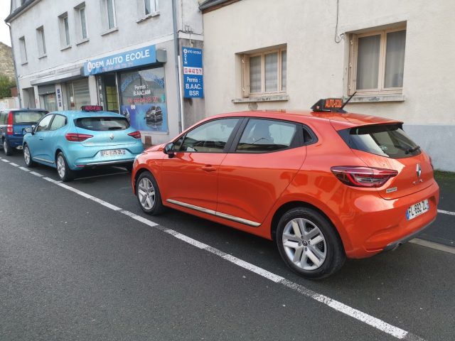 ADEM Auto-École - Compiègne - +33 3 44 43 72 71