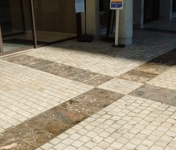 La Poste - Guyancourt - +33 806 80 08 82