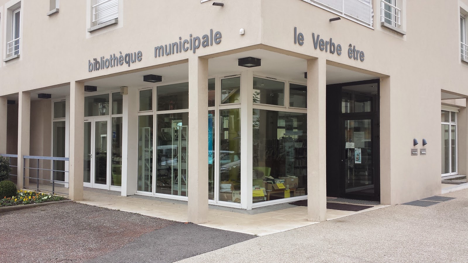 Bibliothèque municipale - Le Verbe être