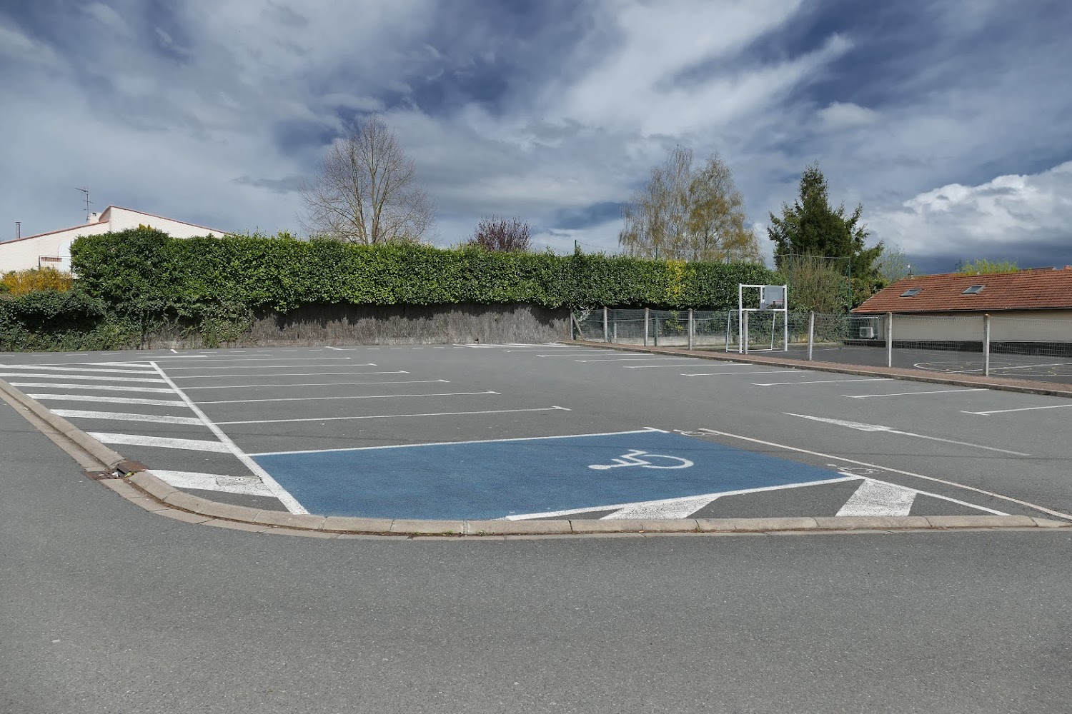 Parking école élémentaire