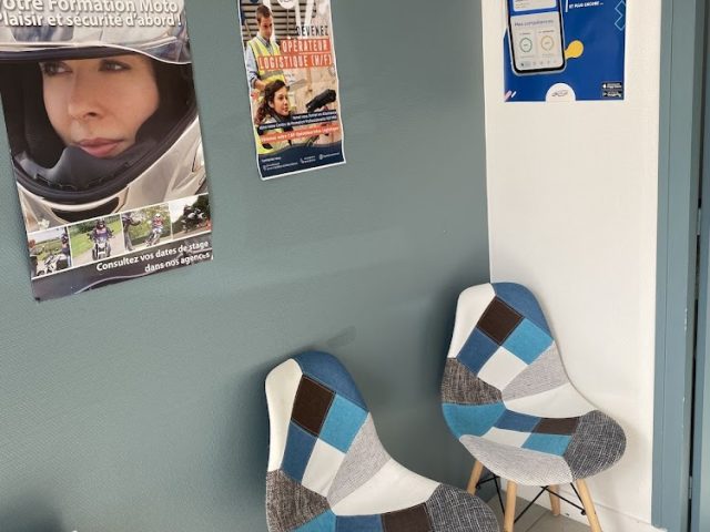 Auto-école ECF NEUVILLE DE POITOU - Neuville-de-Poitou - +33 5 49 08 93 67