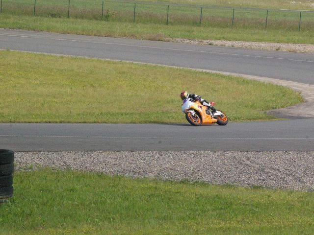 AK RACING - École de pilotage & Activités moto sur circuit - Dreux - +33 2 37 15 74 05
