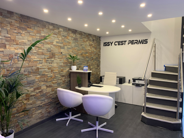 Issy C'est Permis Auto Moto École - Issy-les-Moulineaux - +33 1 41 08 02 99